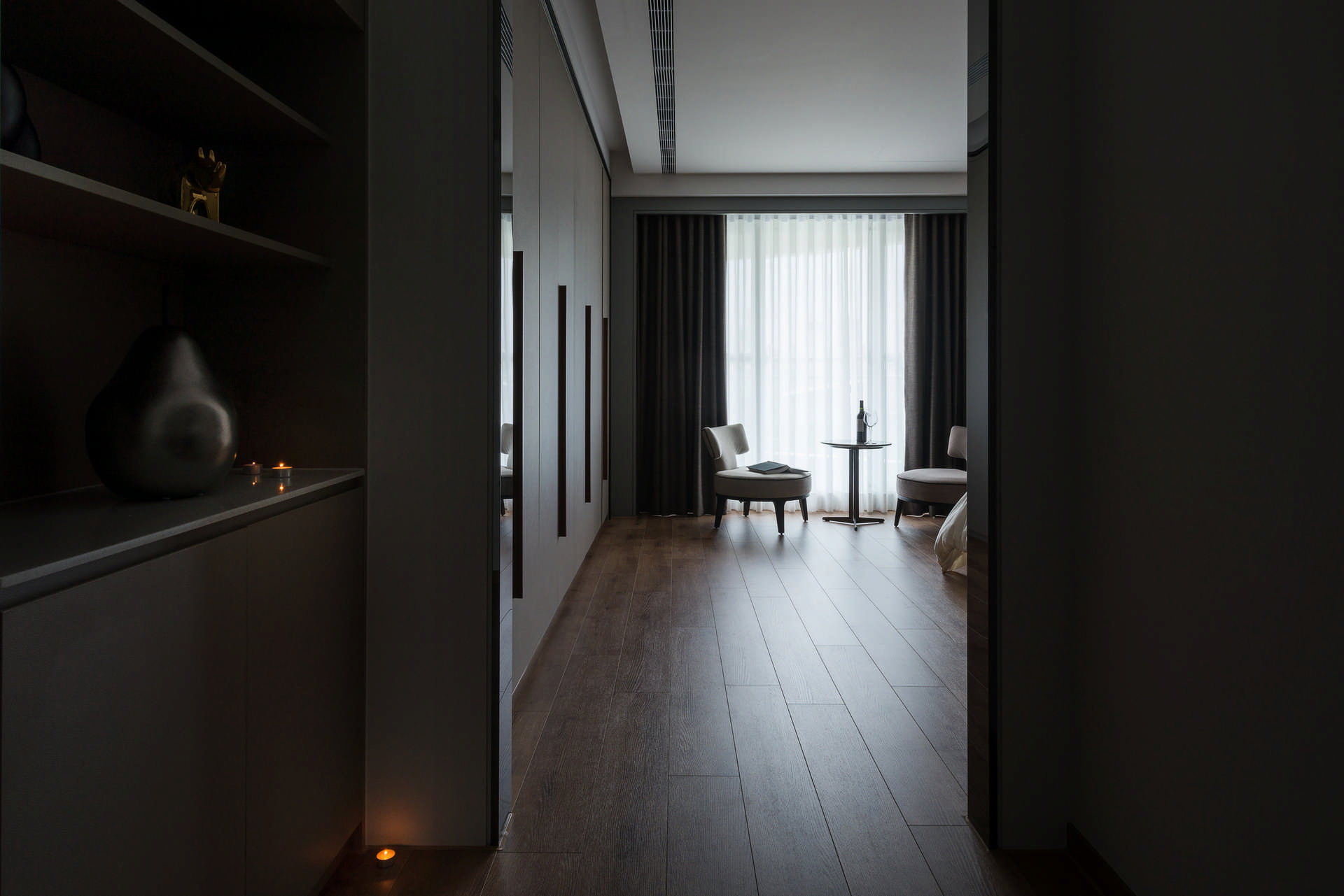 主臥入口走道空間