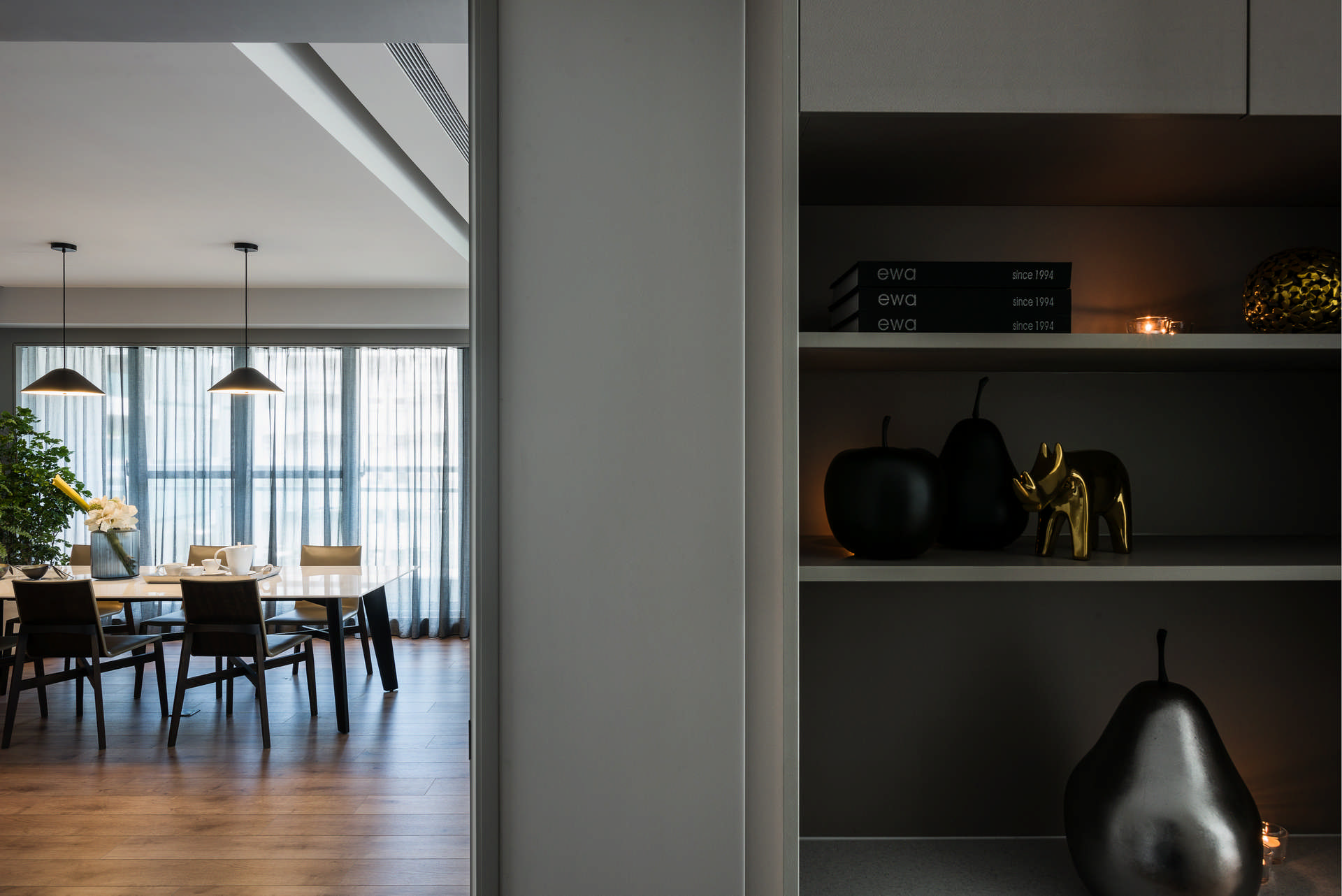 主臥門口往外角度