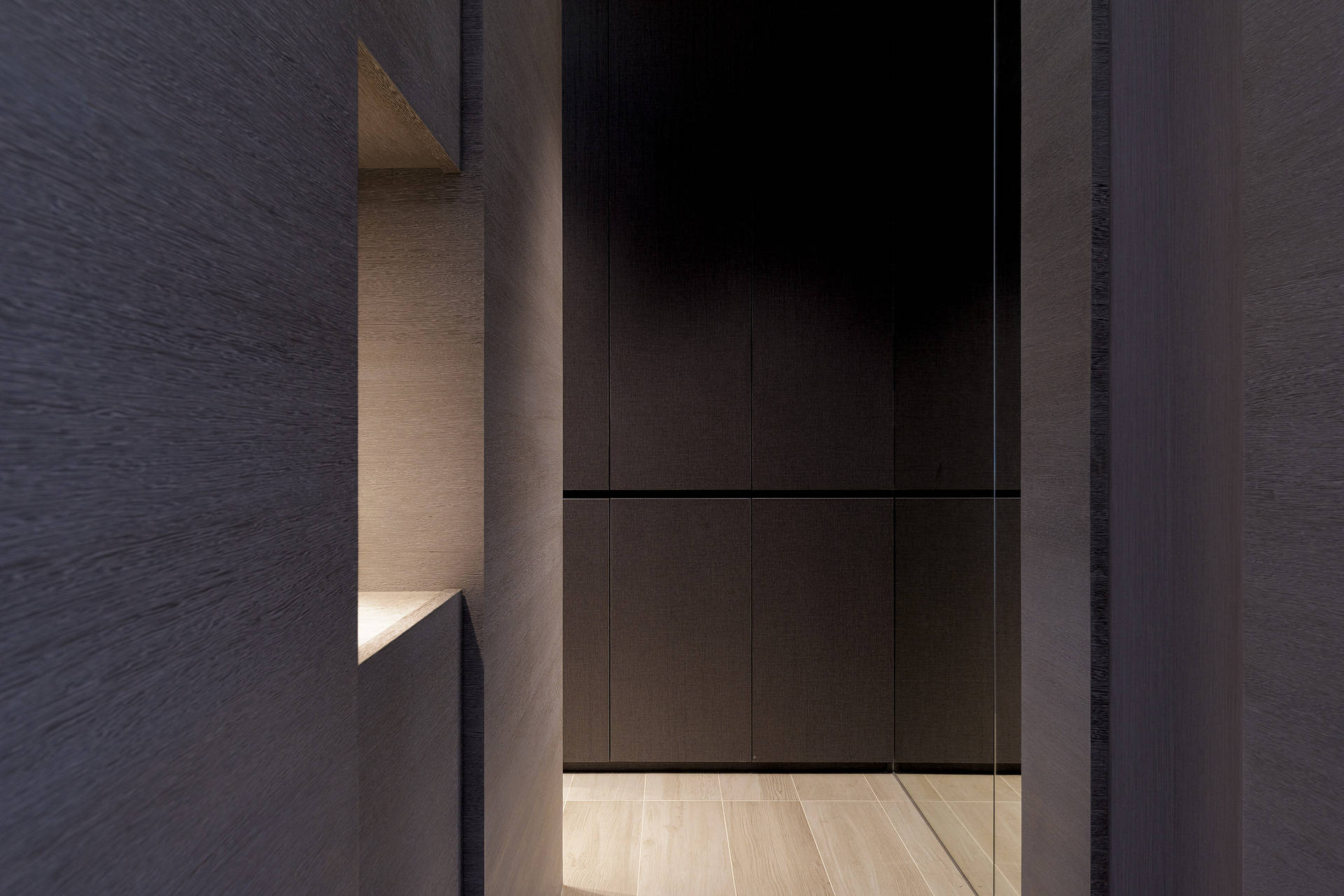 主臥更衣室走道