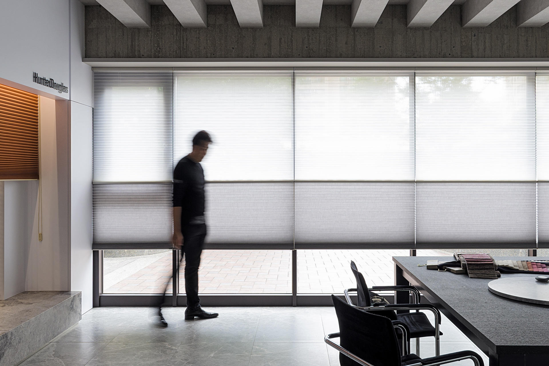 會議桌正面全景