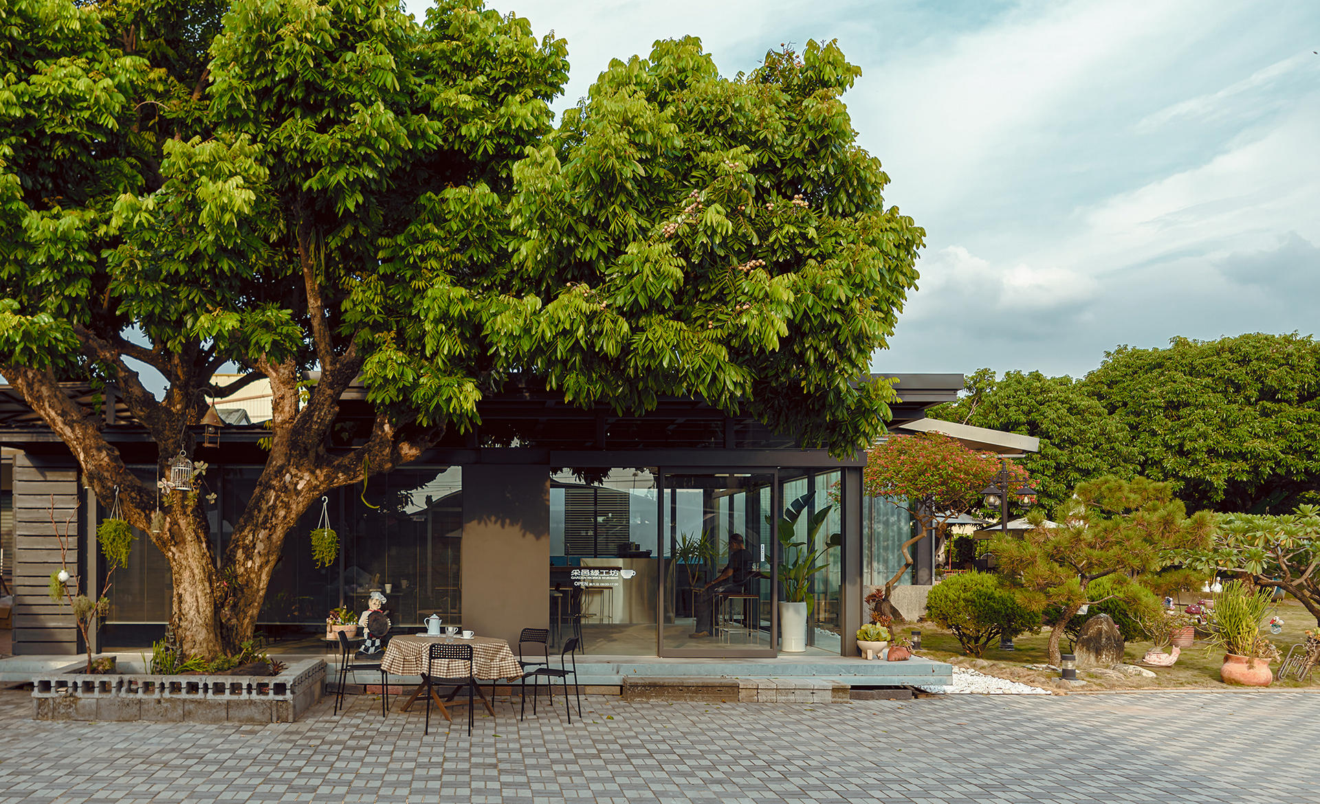 咖啡廳日間外觀