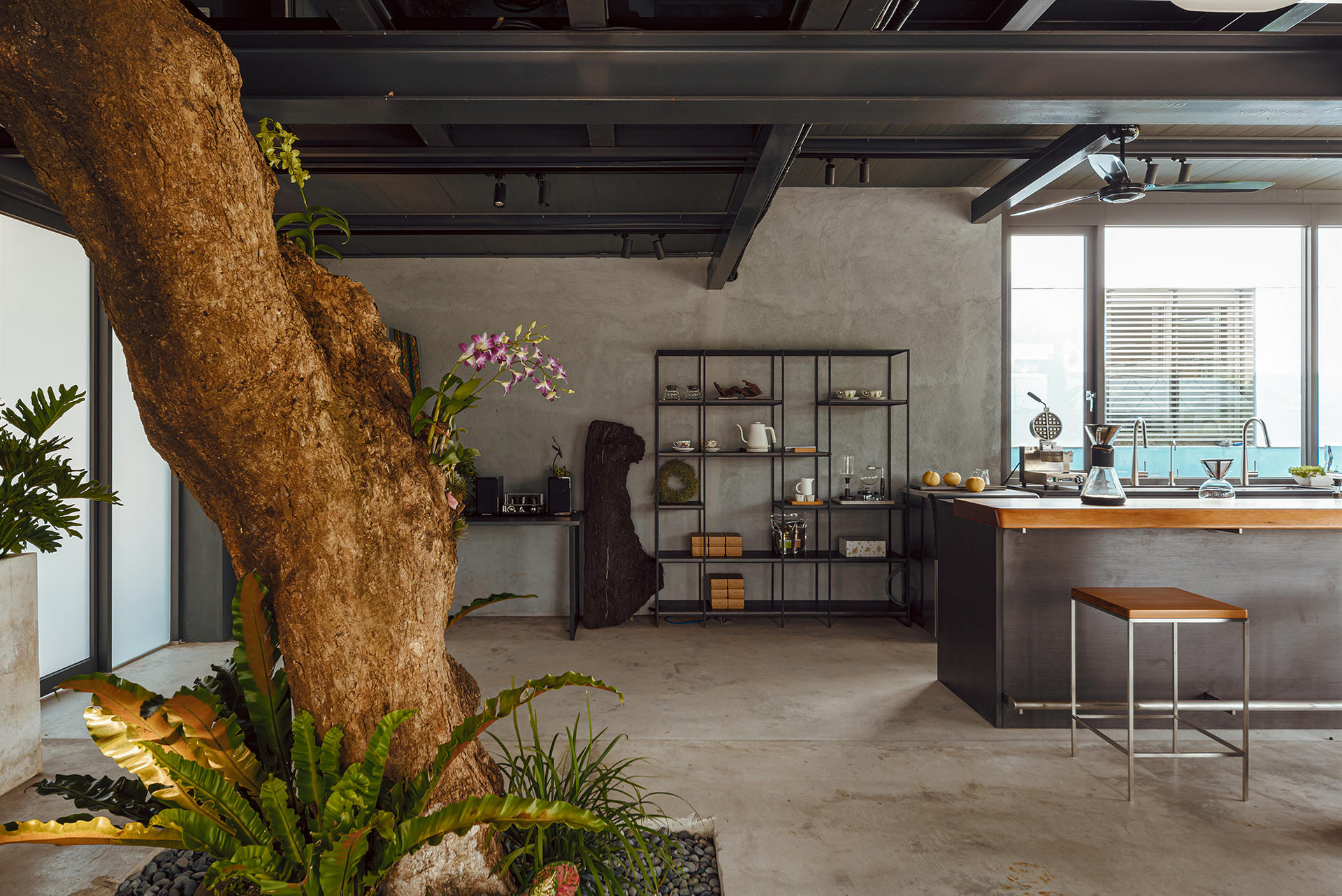 餐廳內部櫃體擺飾