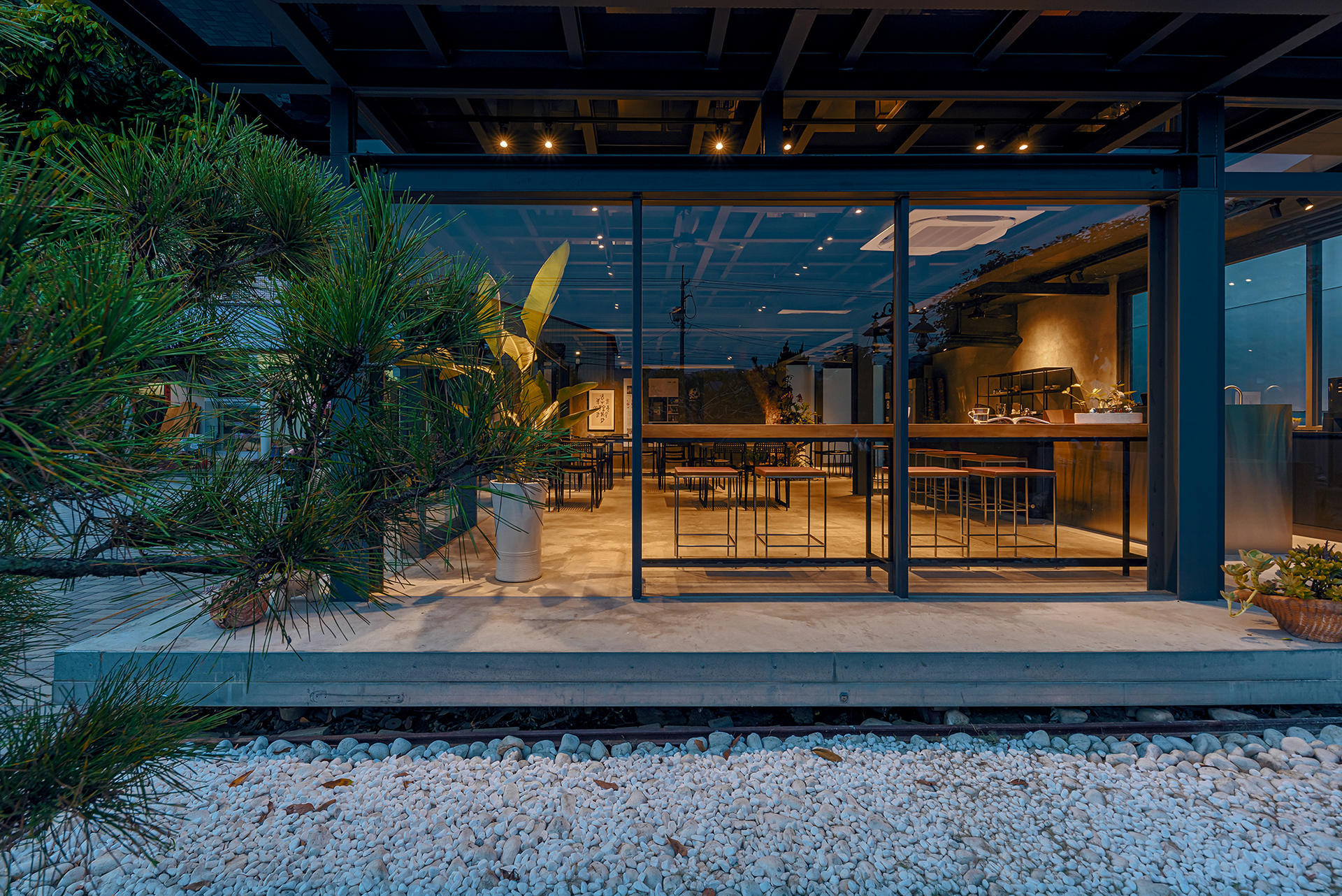 咖啡廳正面夜景