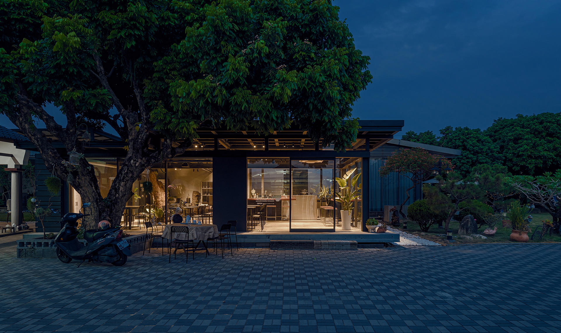 咖啡廳正面日落