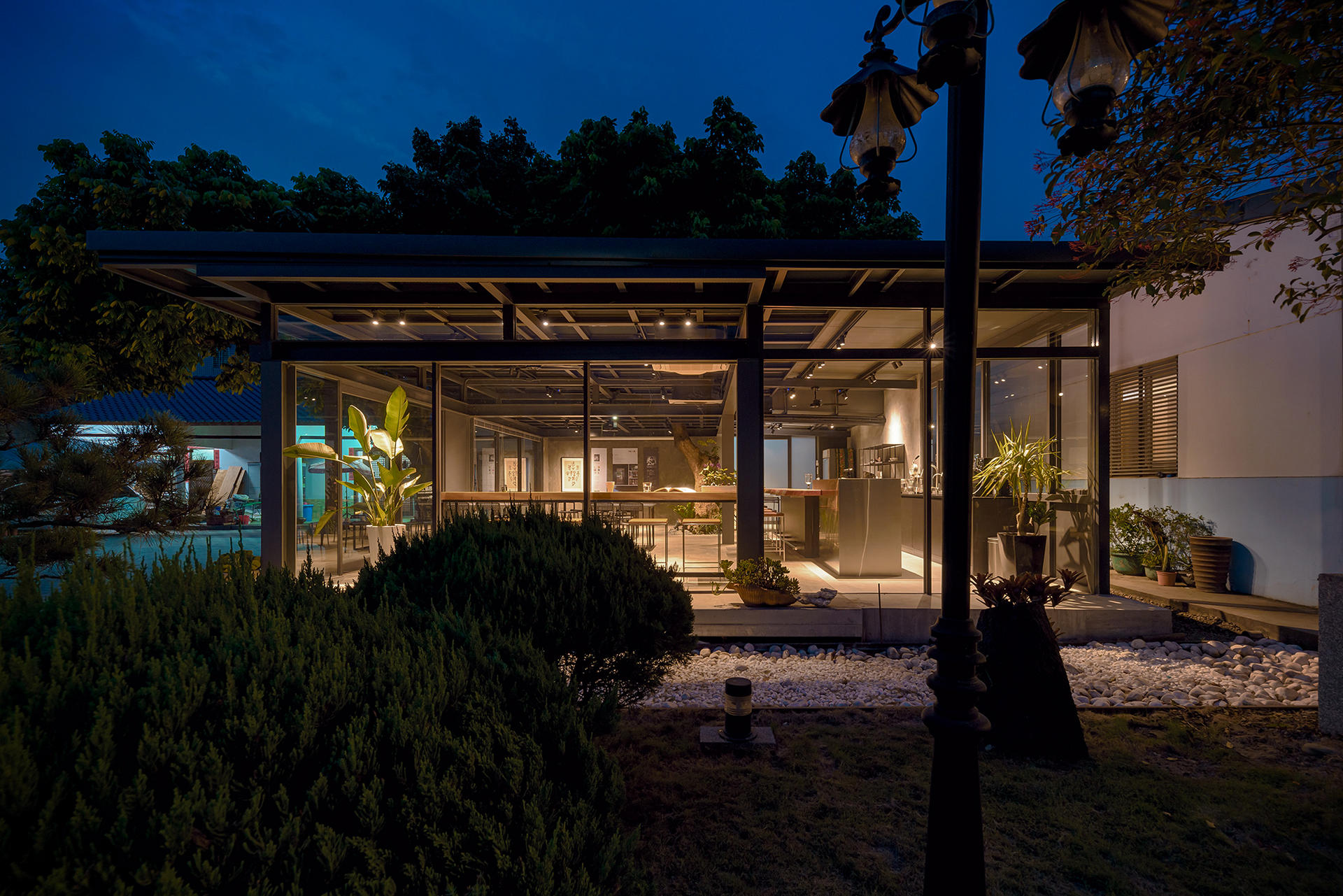 咖啡廳正面夜景