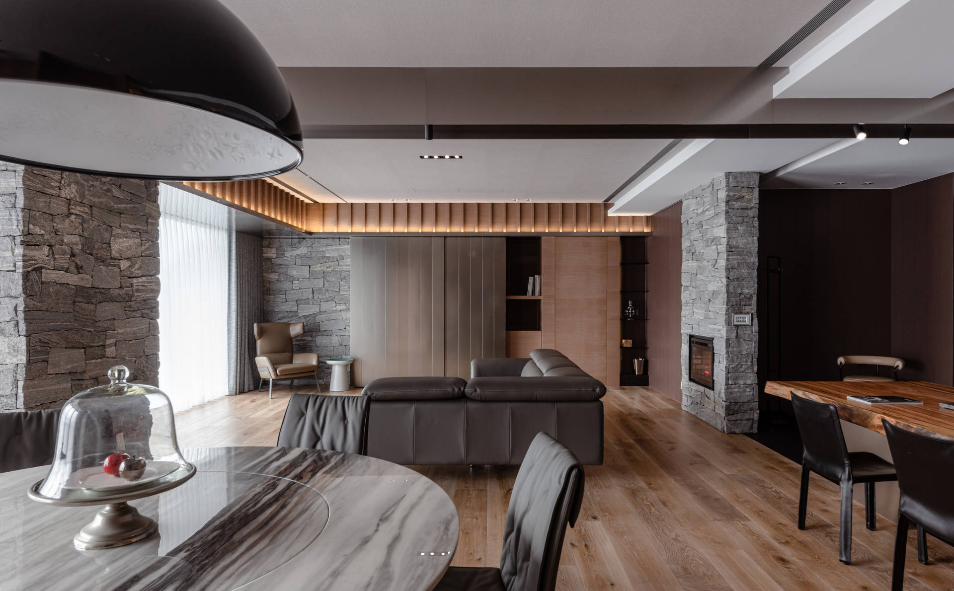 客廳主牆正面全景