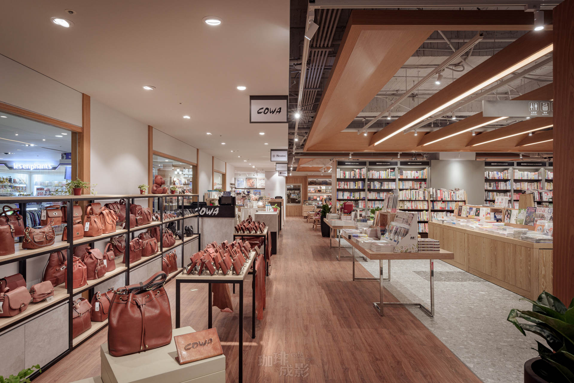 商品區正面全景