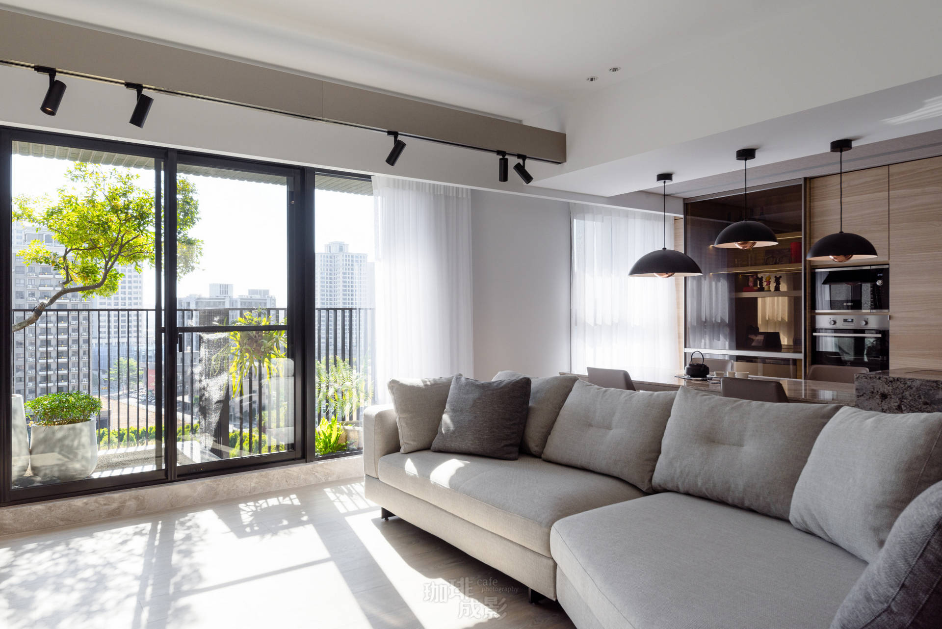 沙發與餐桌關係