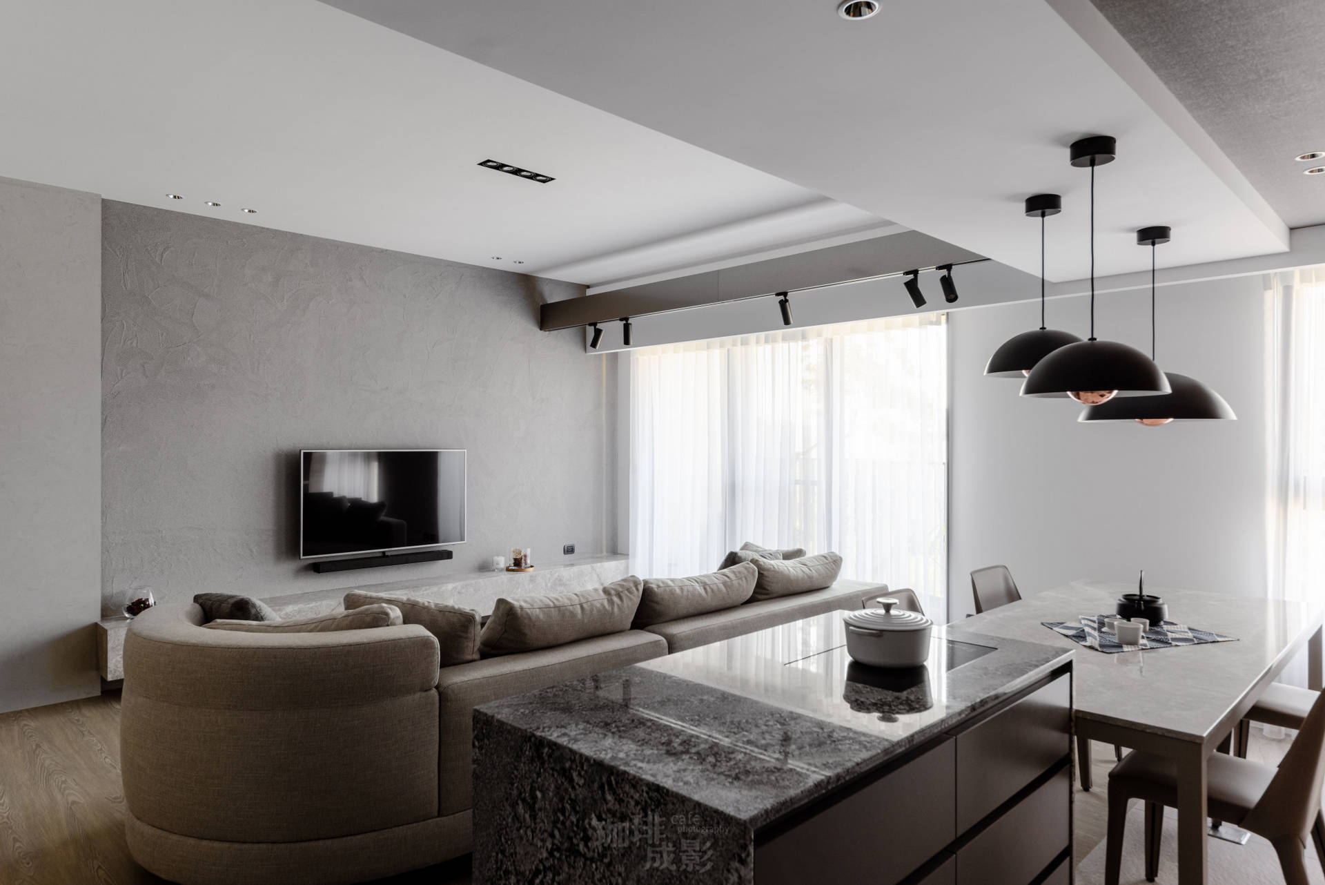 餐桌中島往電視牆拍攝角度