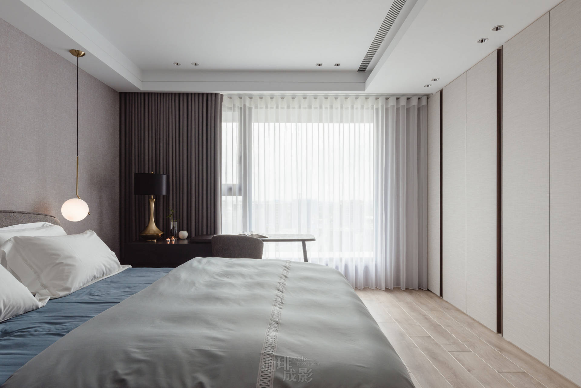 主臥落地窗窗簾