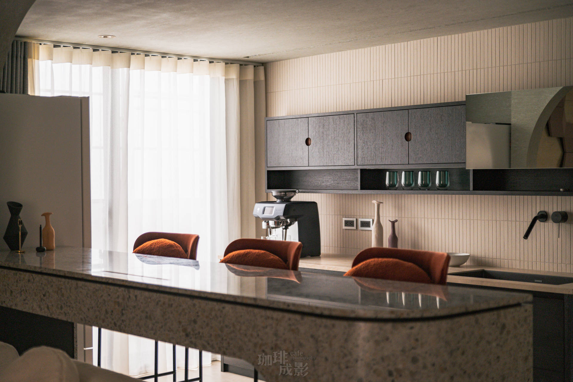 廚房臥地窗採光