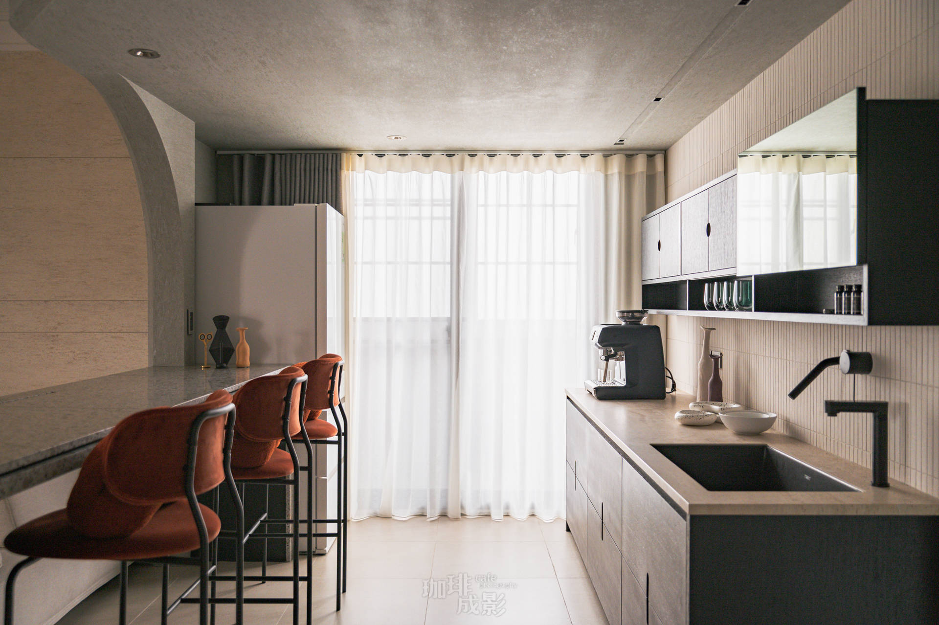 廚房臥地窗採光