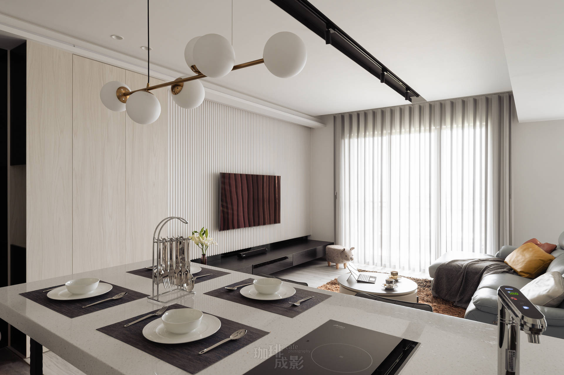 客餐廳45度角全景