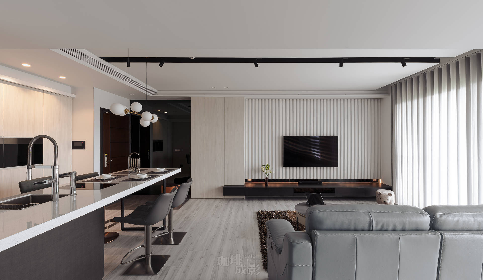 電視牆正面全景