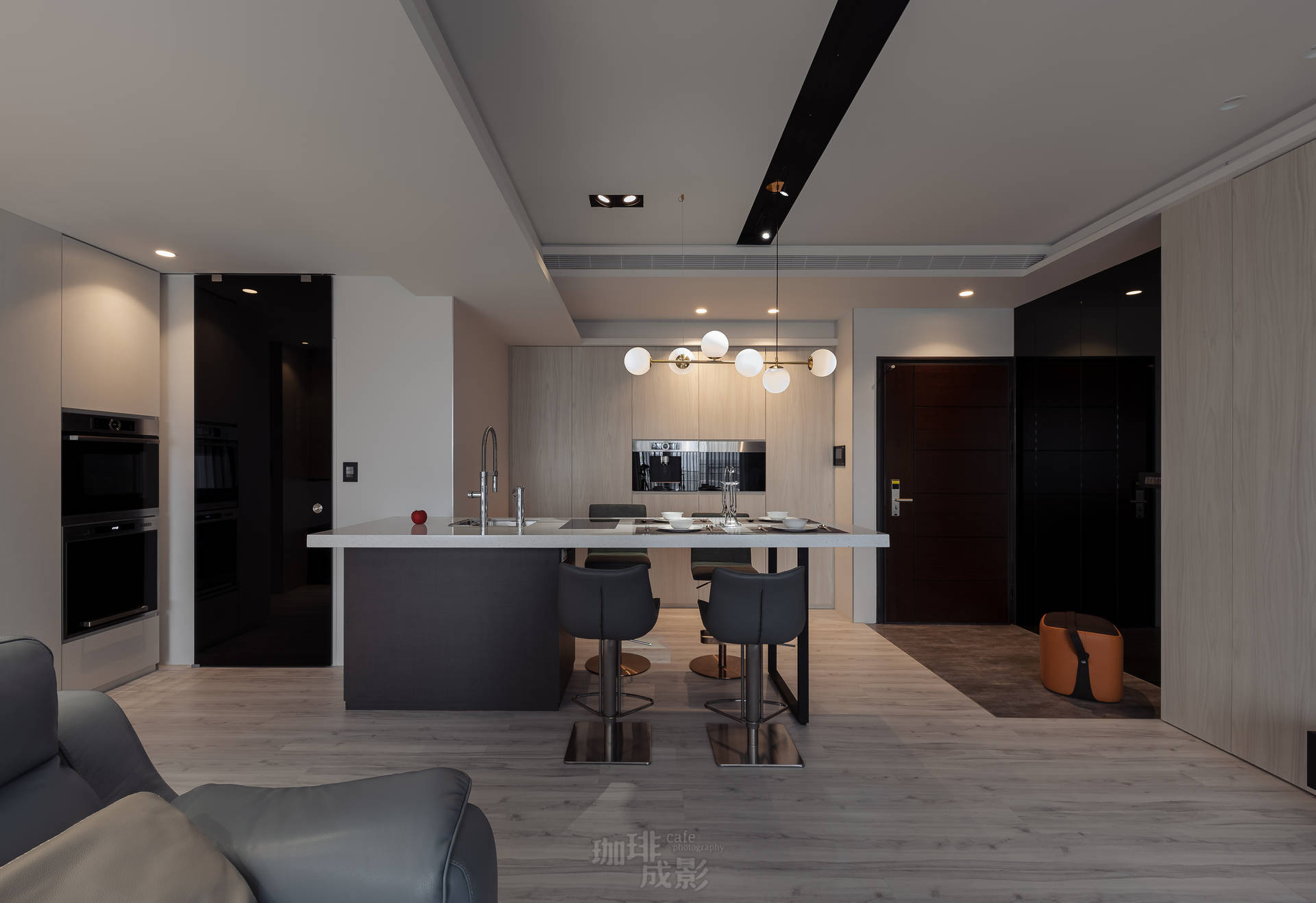 餐廳中島正面全景