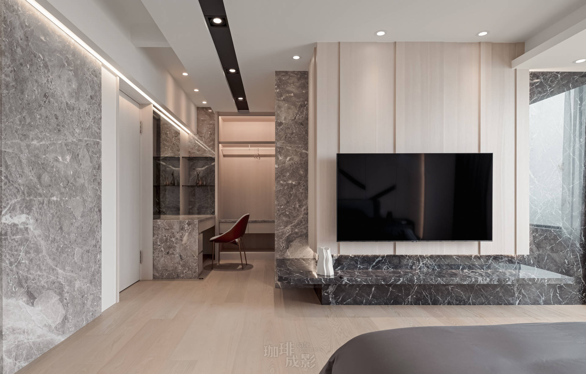 主臥電視牆正面