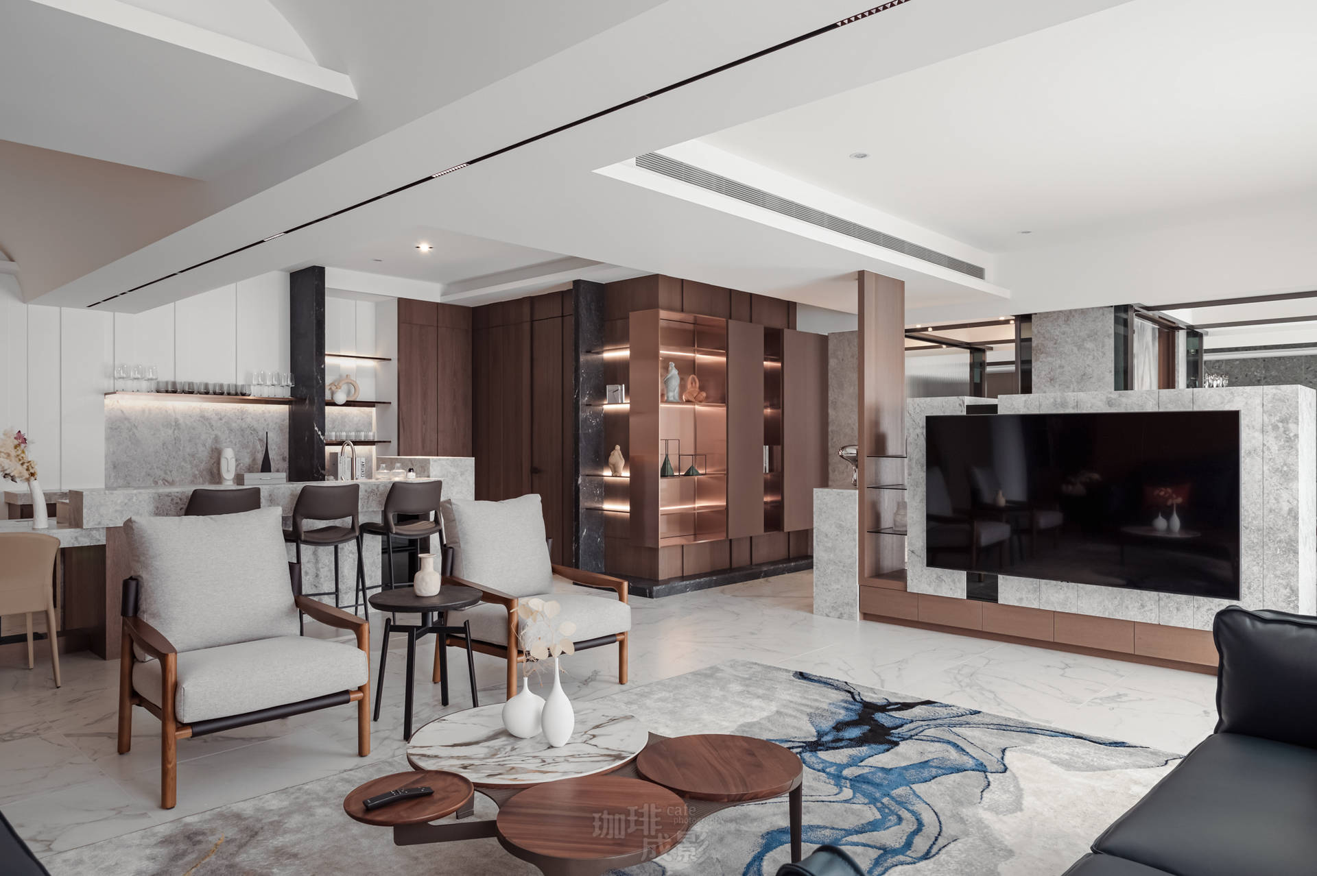 客廳餐桌中島側面