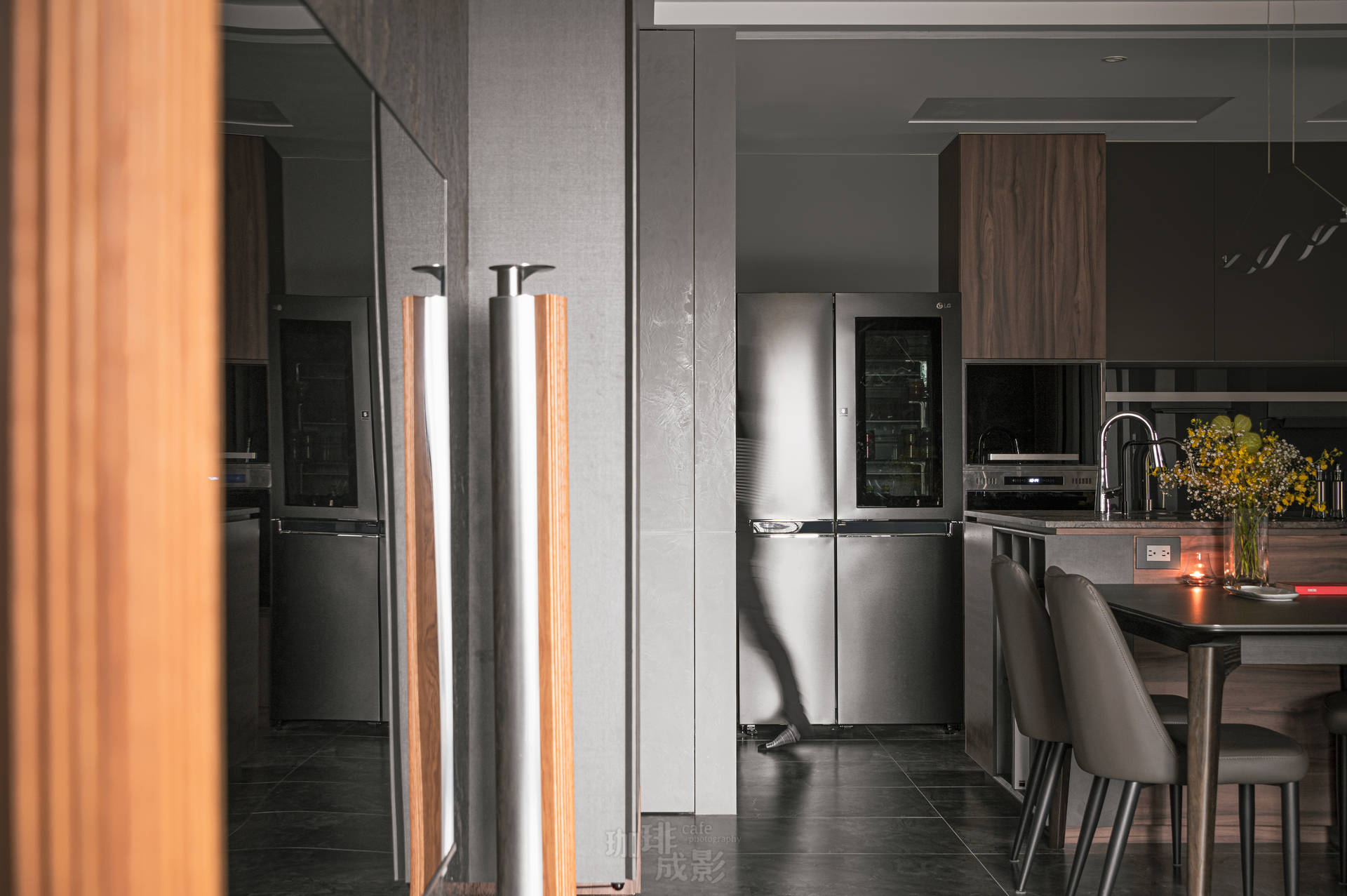 儲藏室人影走入