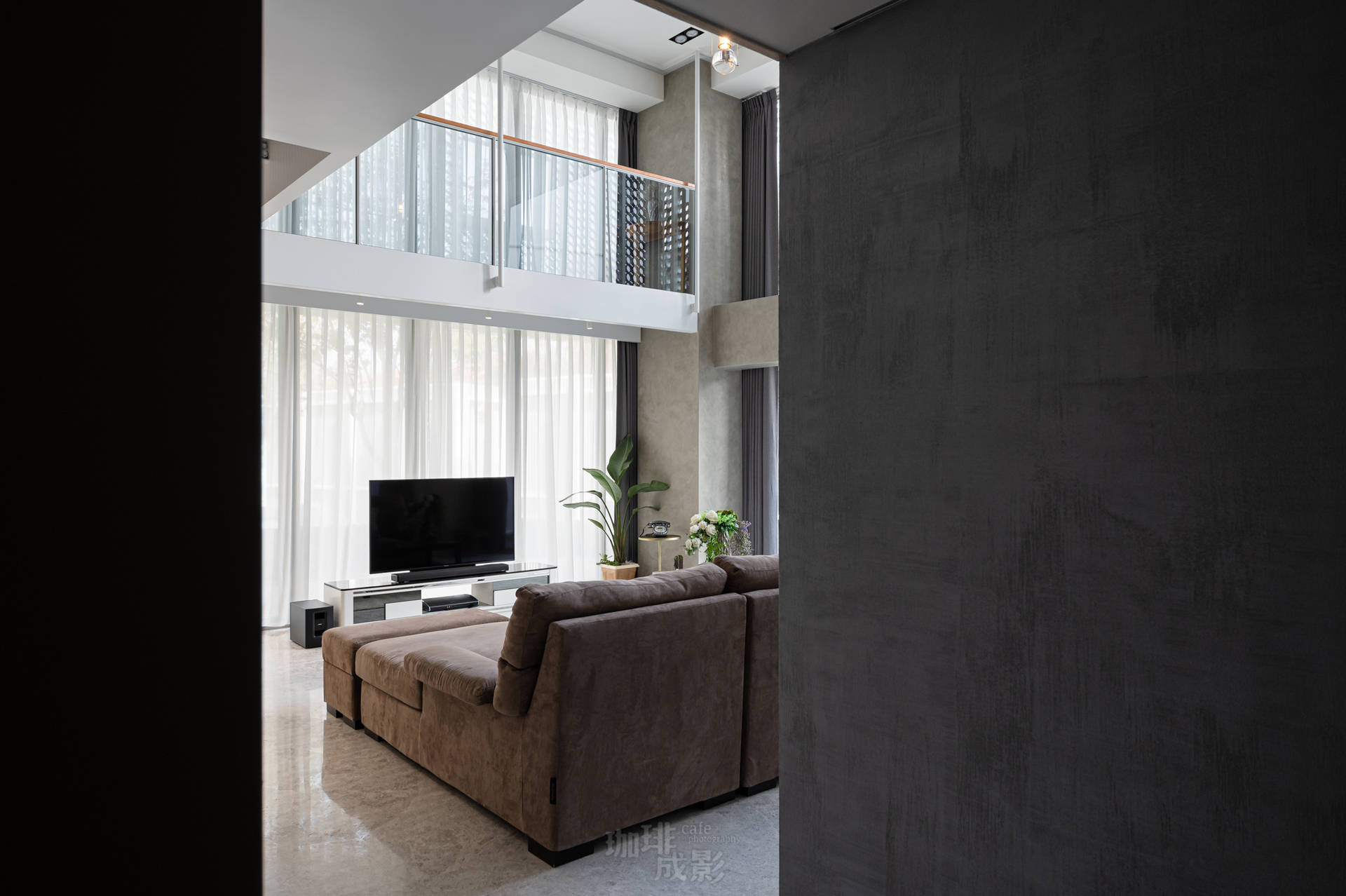 玄關入口往客廳角度