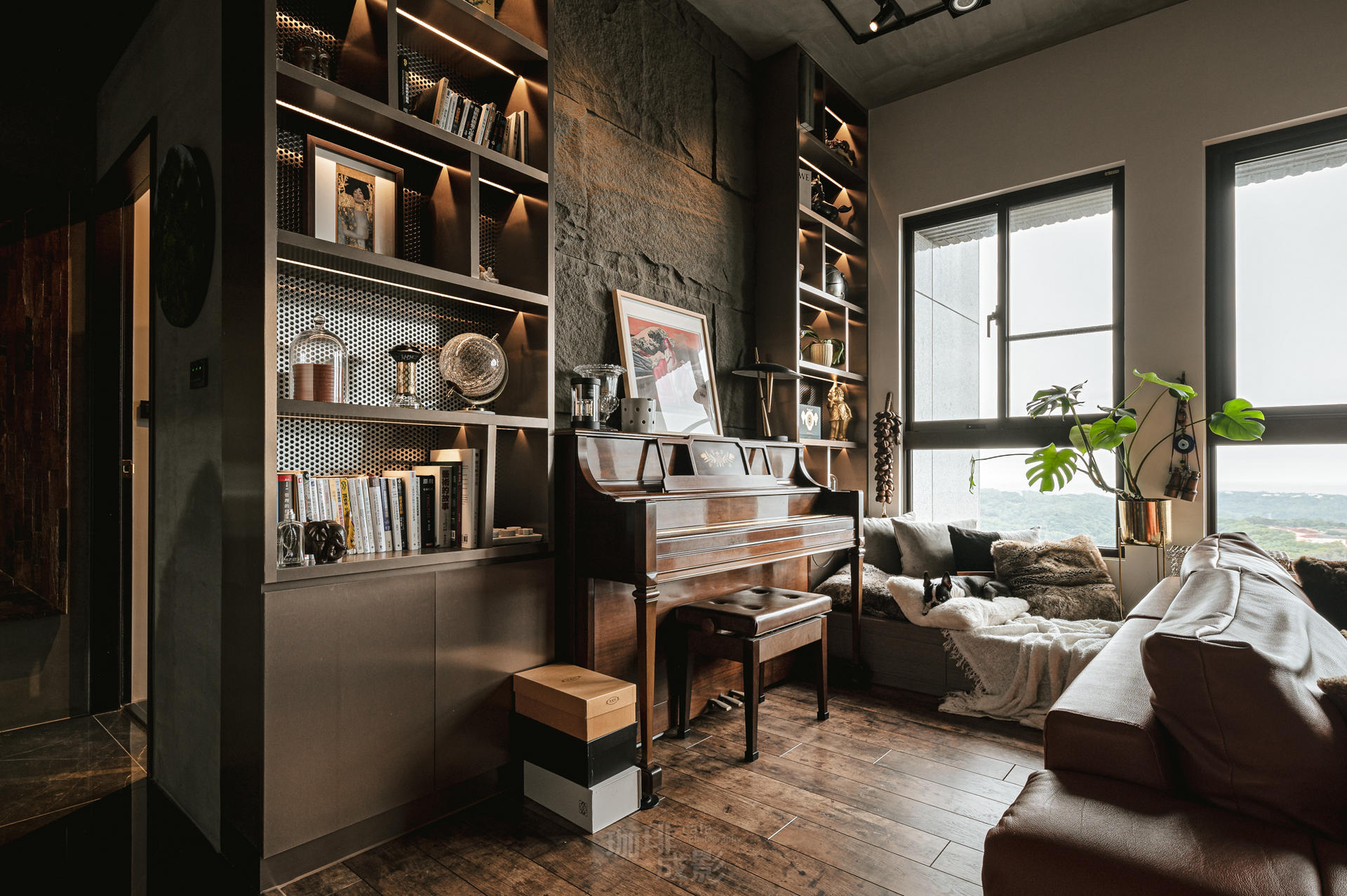 展示櫃側面全景