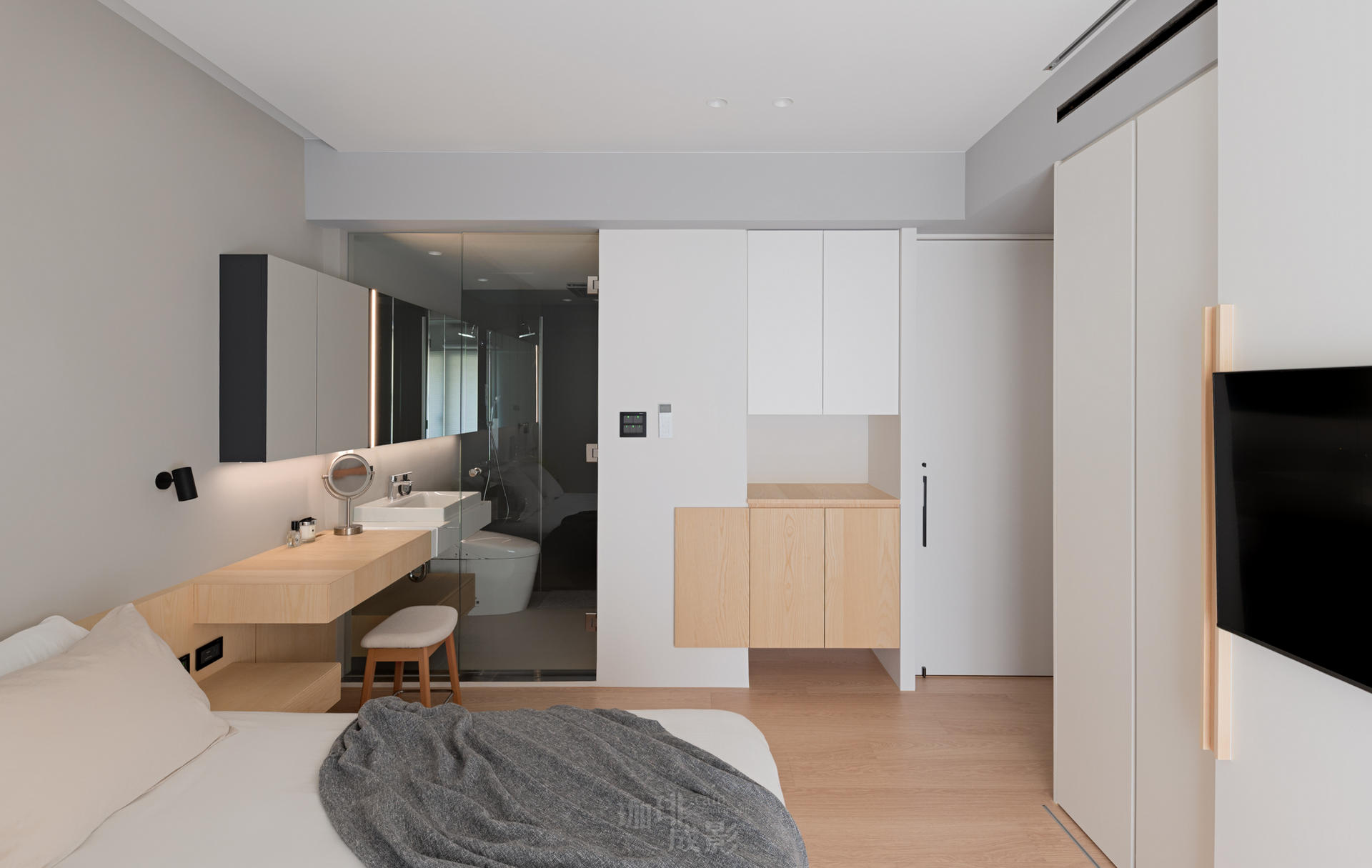 主臥衛浴入口角度