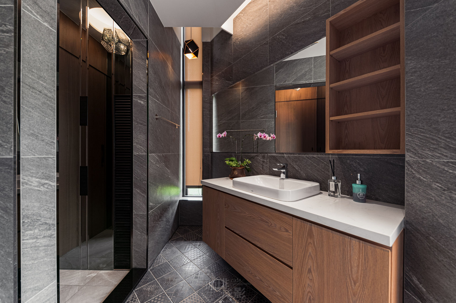 客用衛浴正面角度