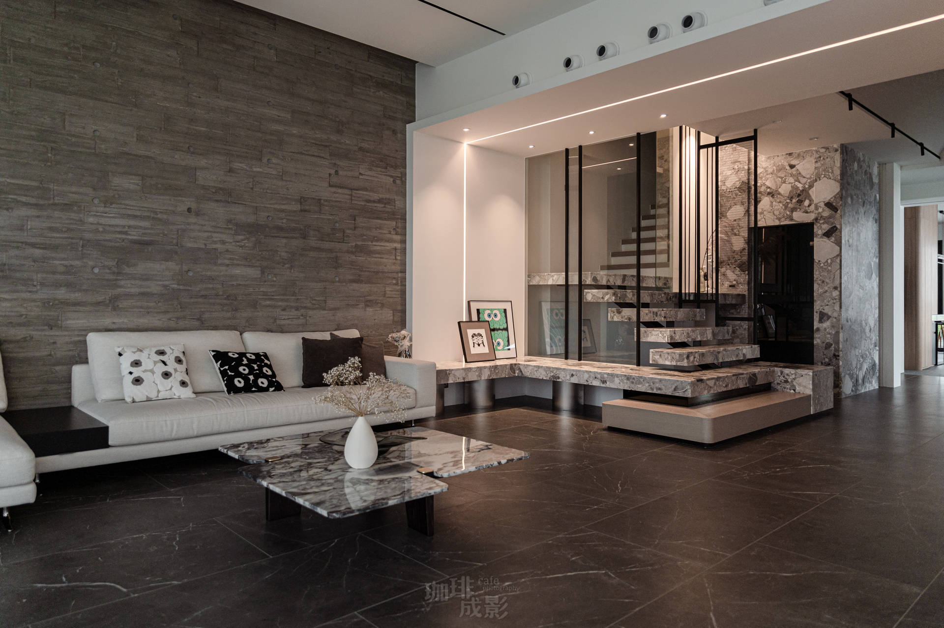 客廳與樓梯燈光效果