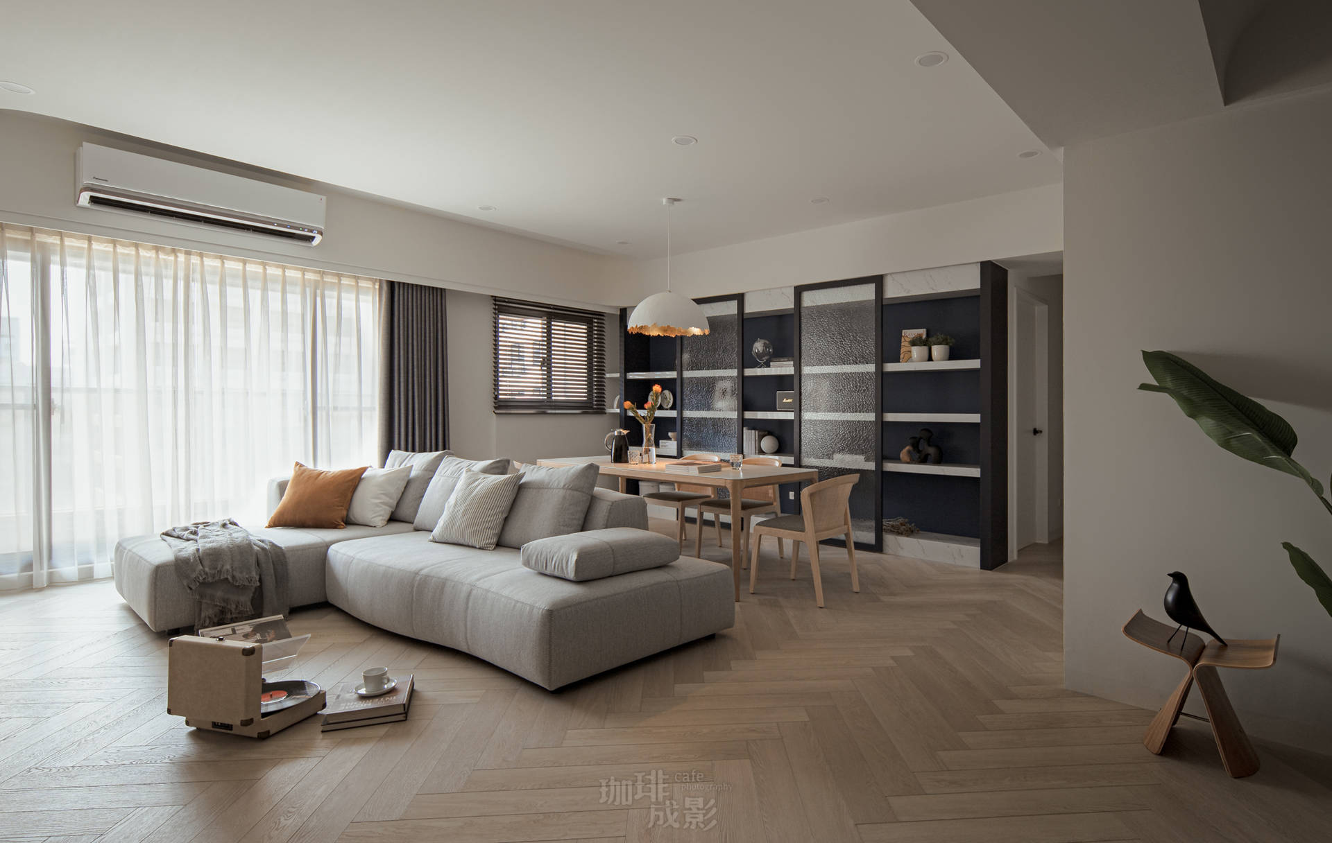 沙發與餐桌角度