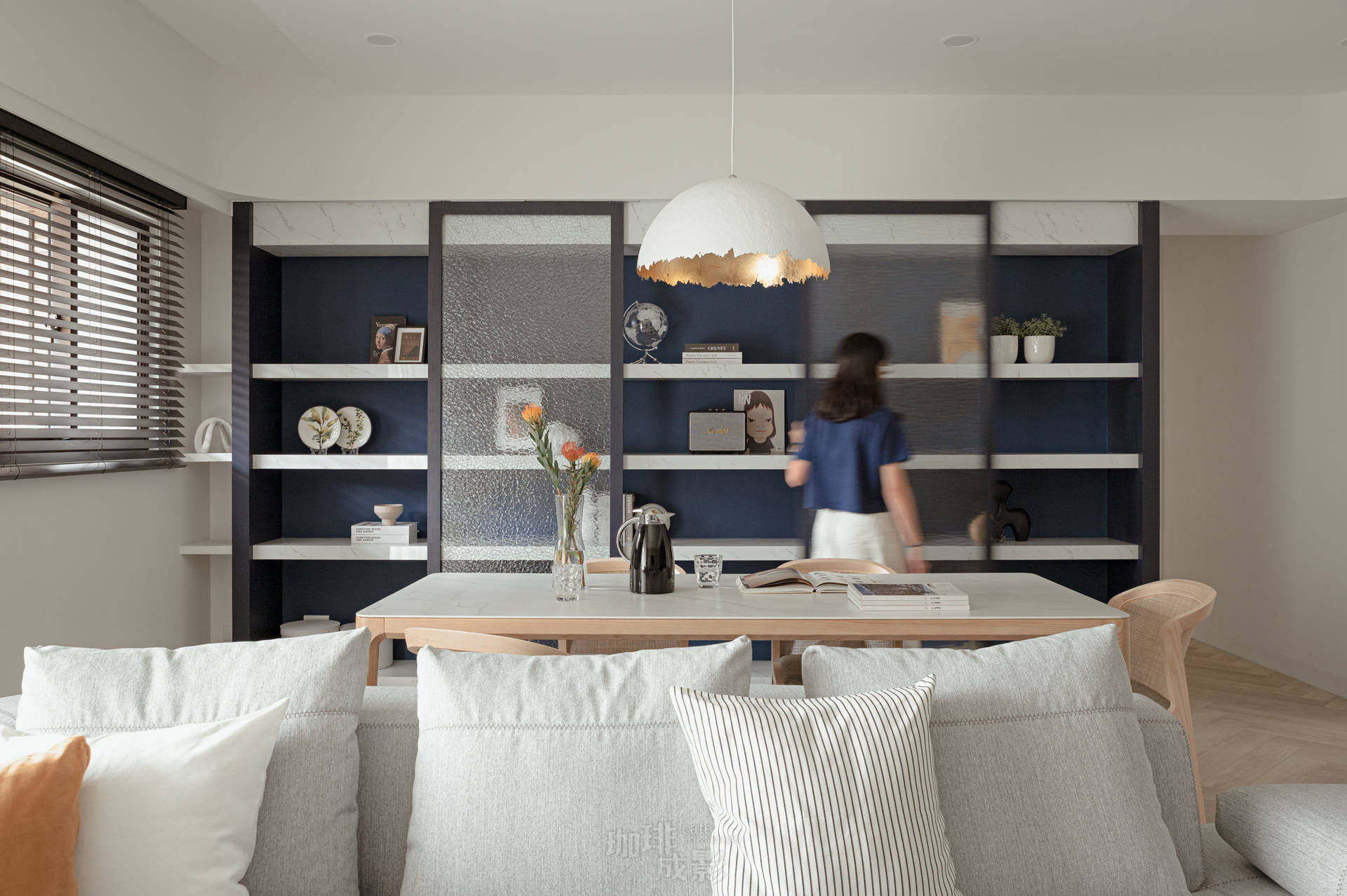 餐桌人影走動效果