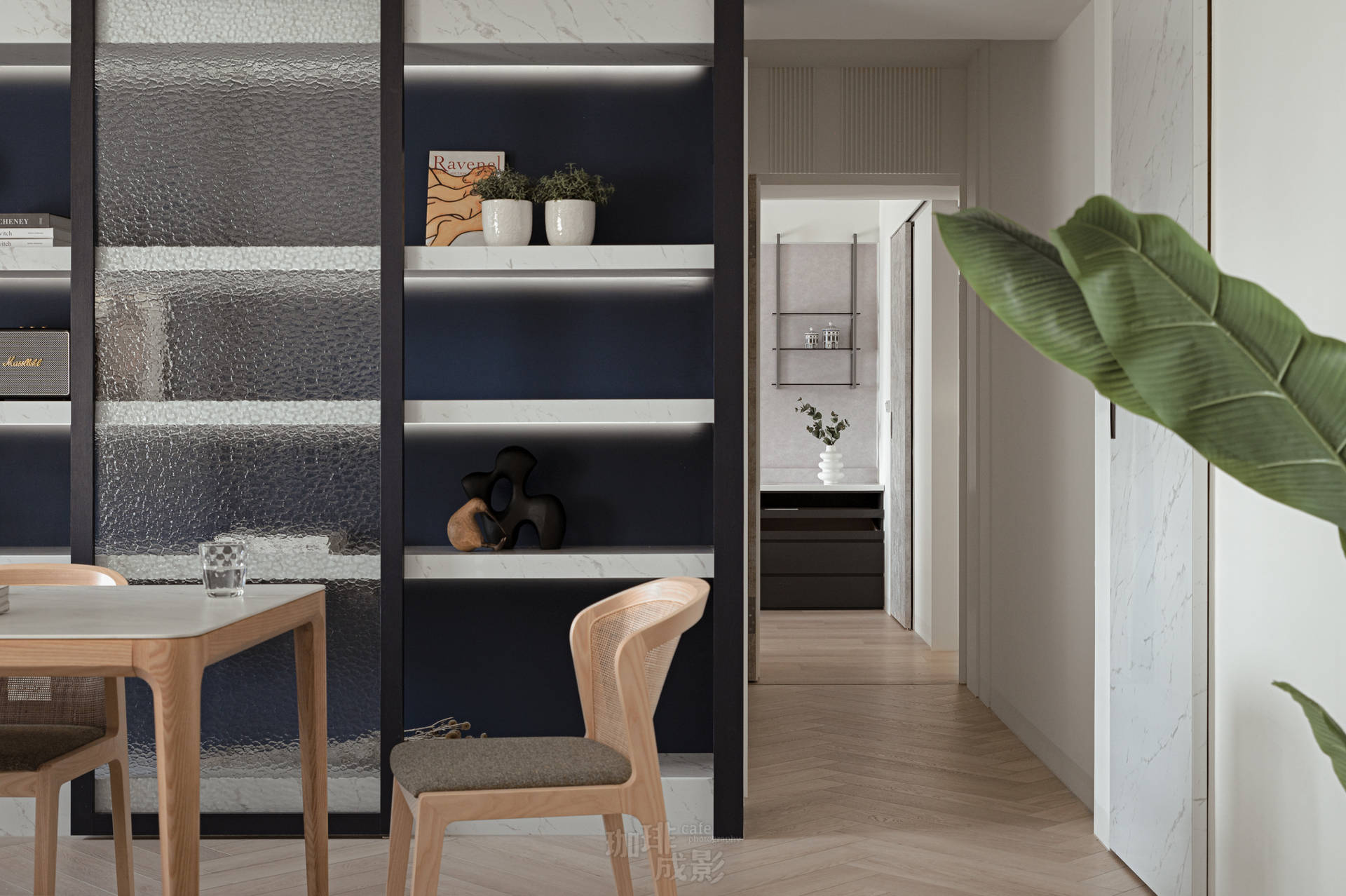 餐椅與走道特寫