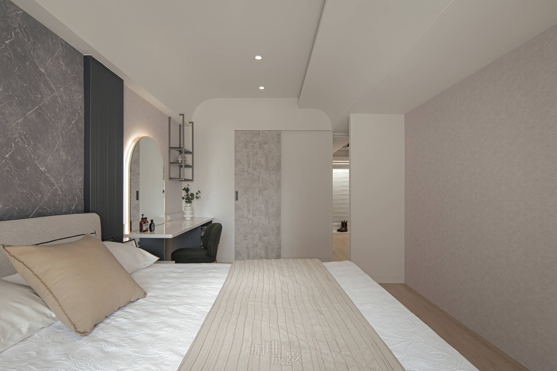 主臥更衣室走道