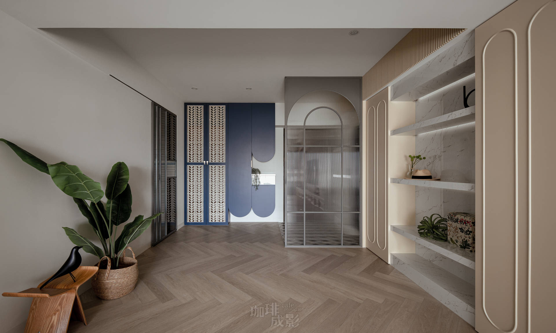 入口玄關正面全景