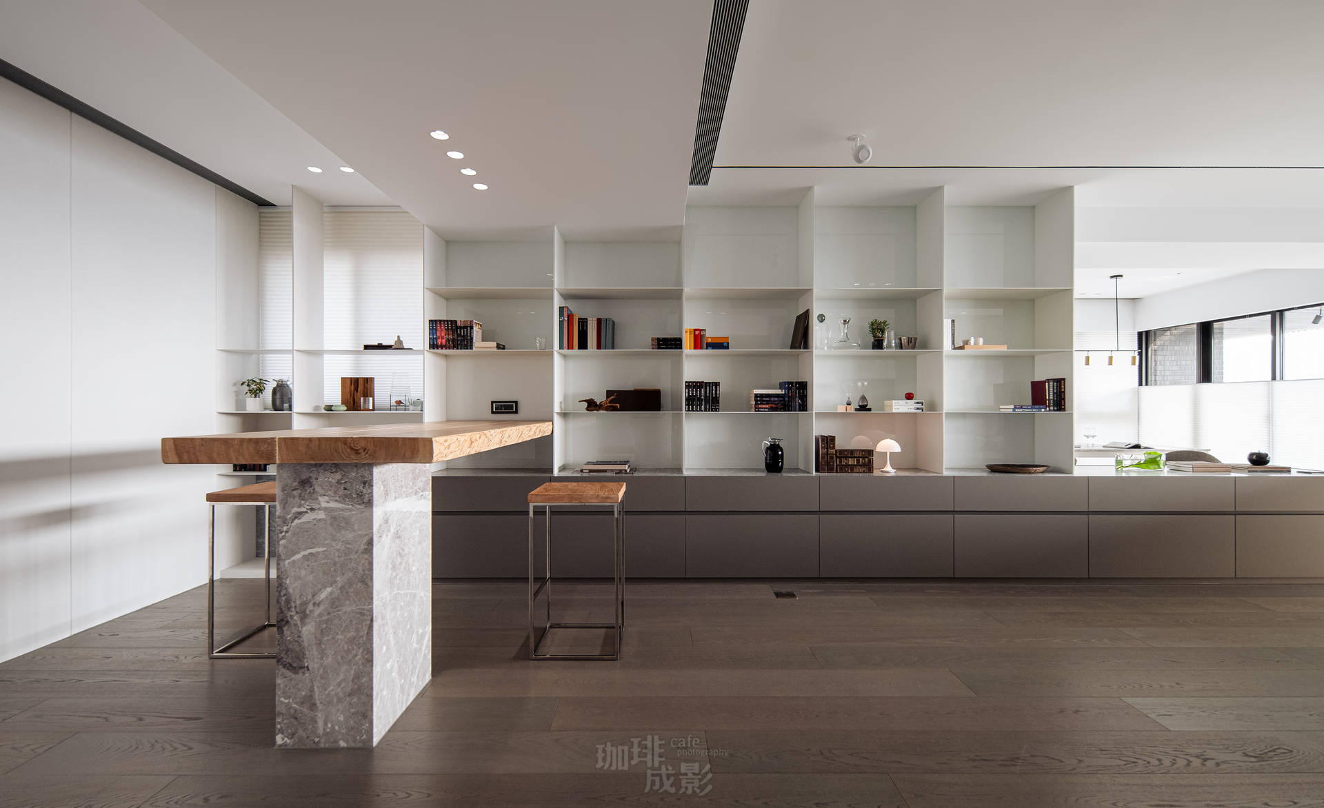 客廳展示架正面角度