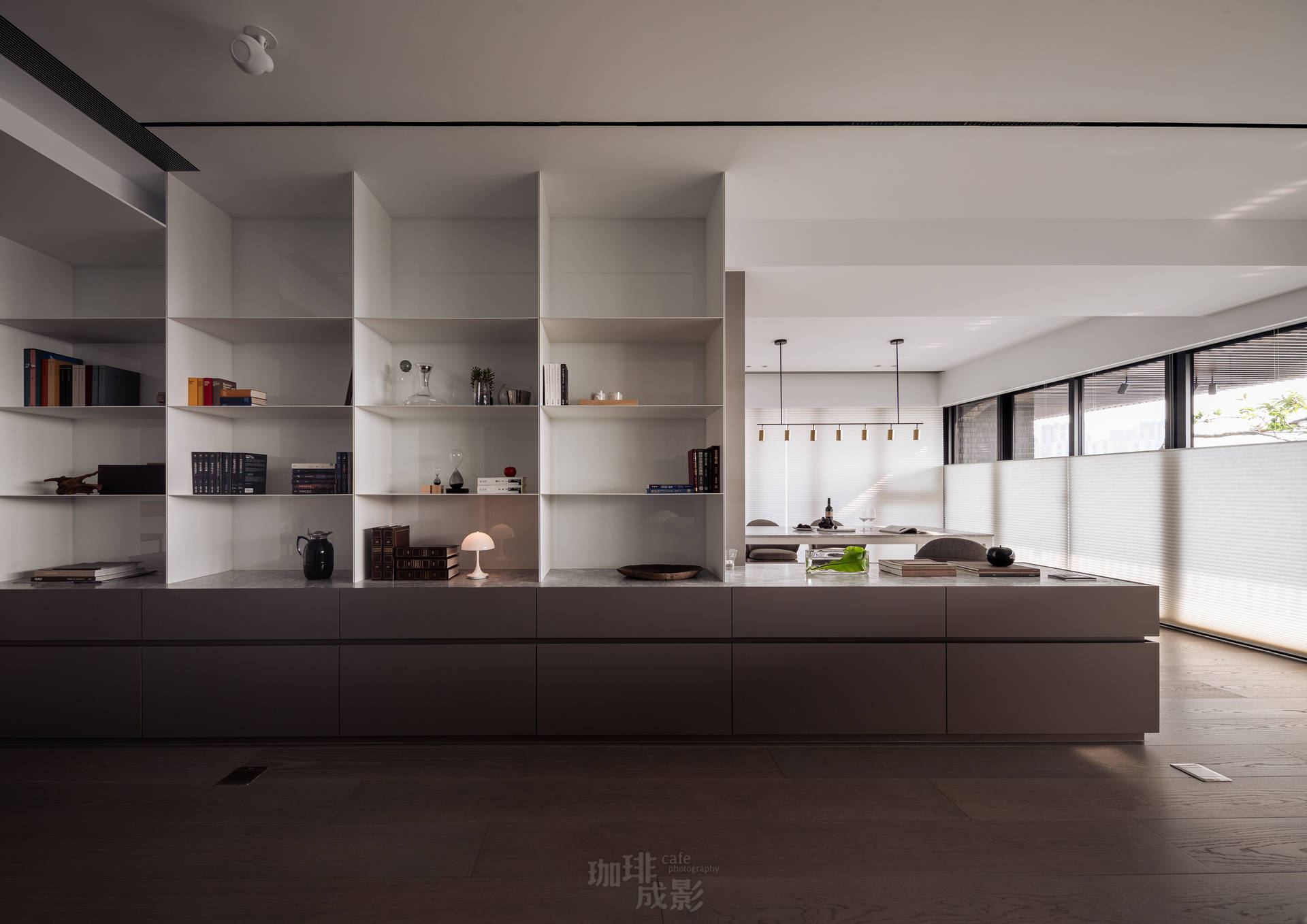 客廳展示架正面角度