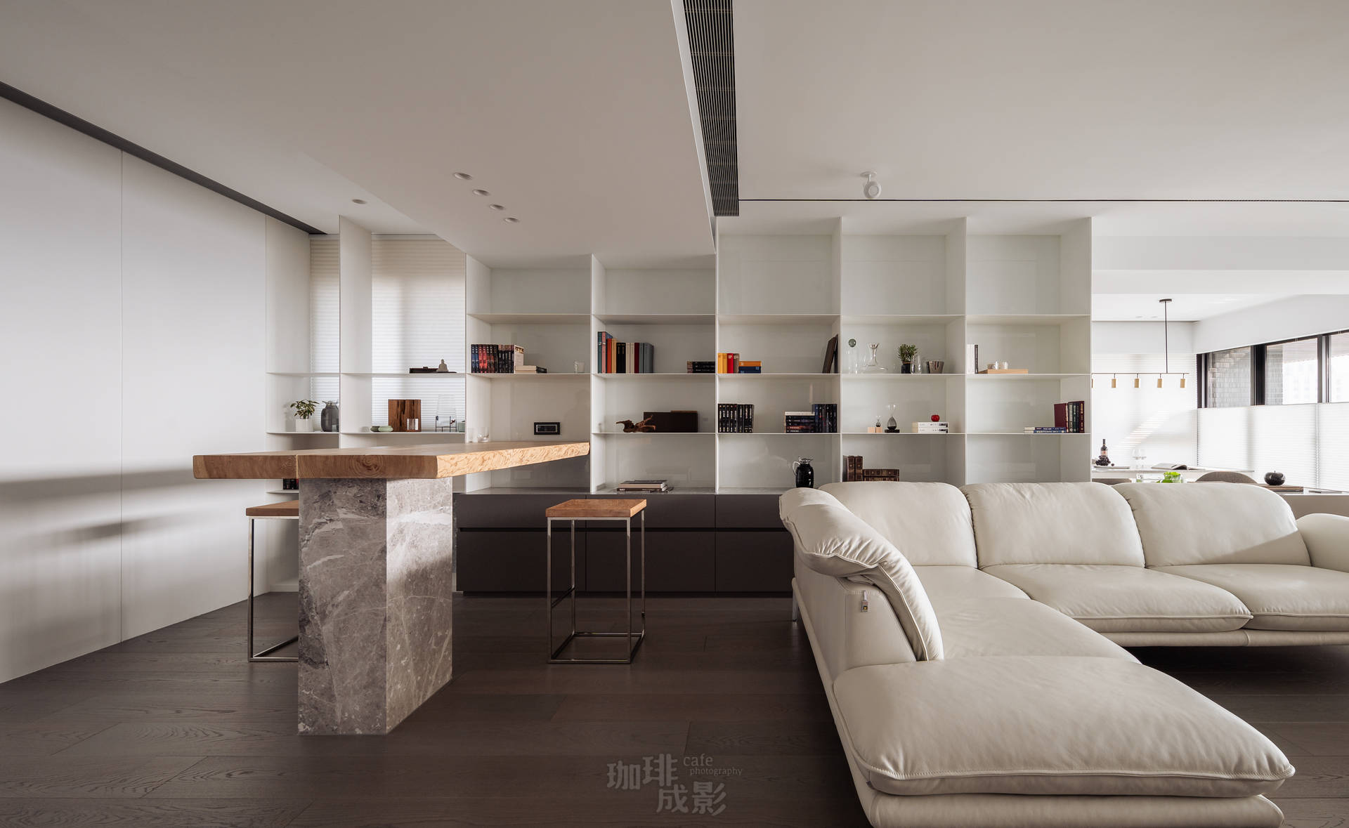 客廳展示架正面角度