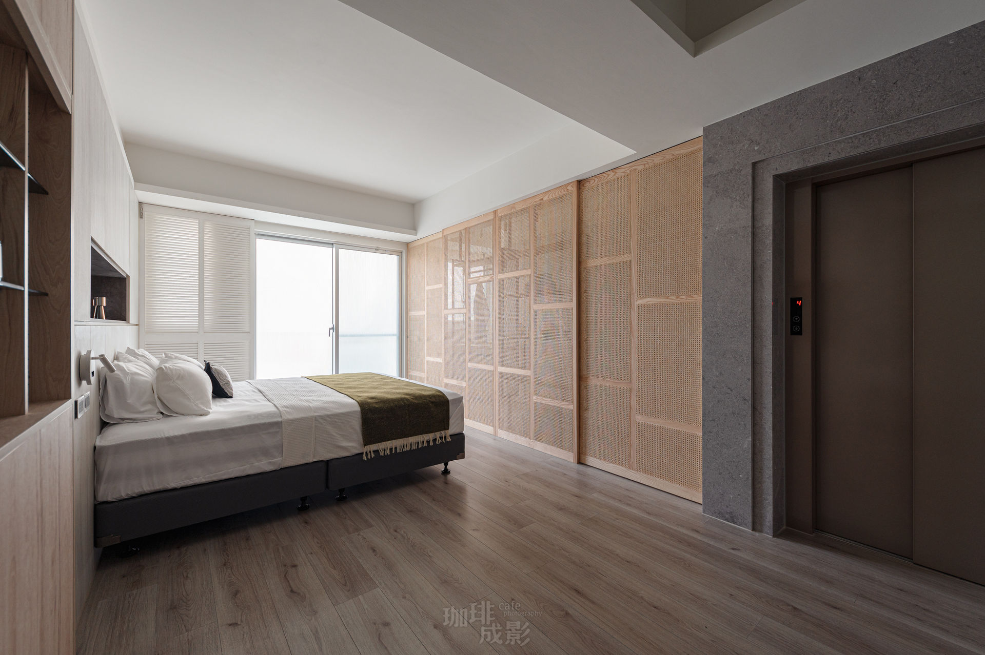 主臥與更衣室屏風