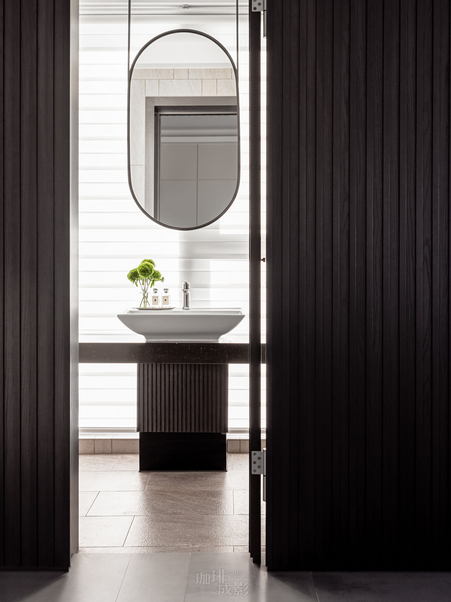 隱藏客用衛浴門板