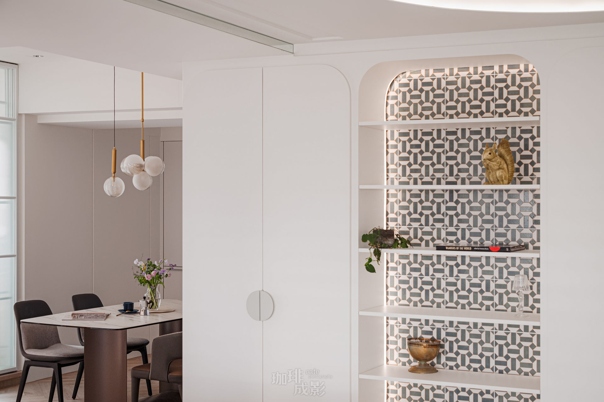 展示櫃與餐廳特寫