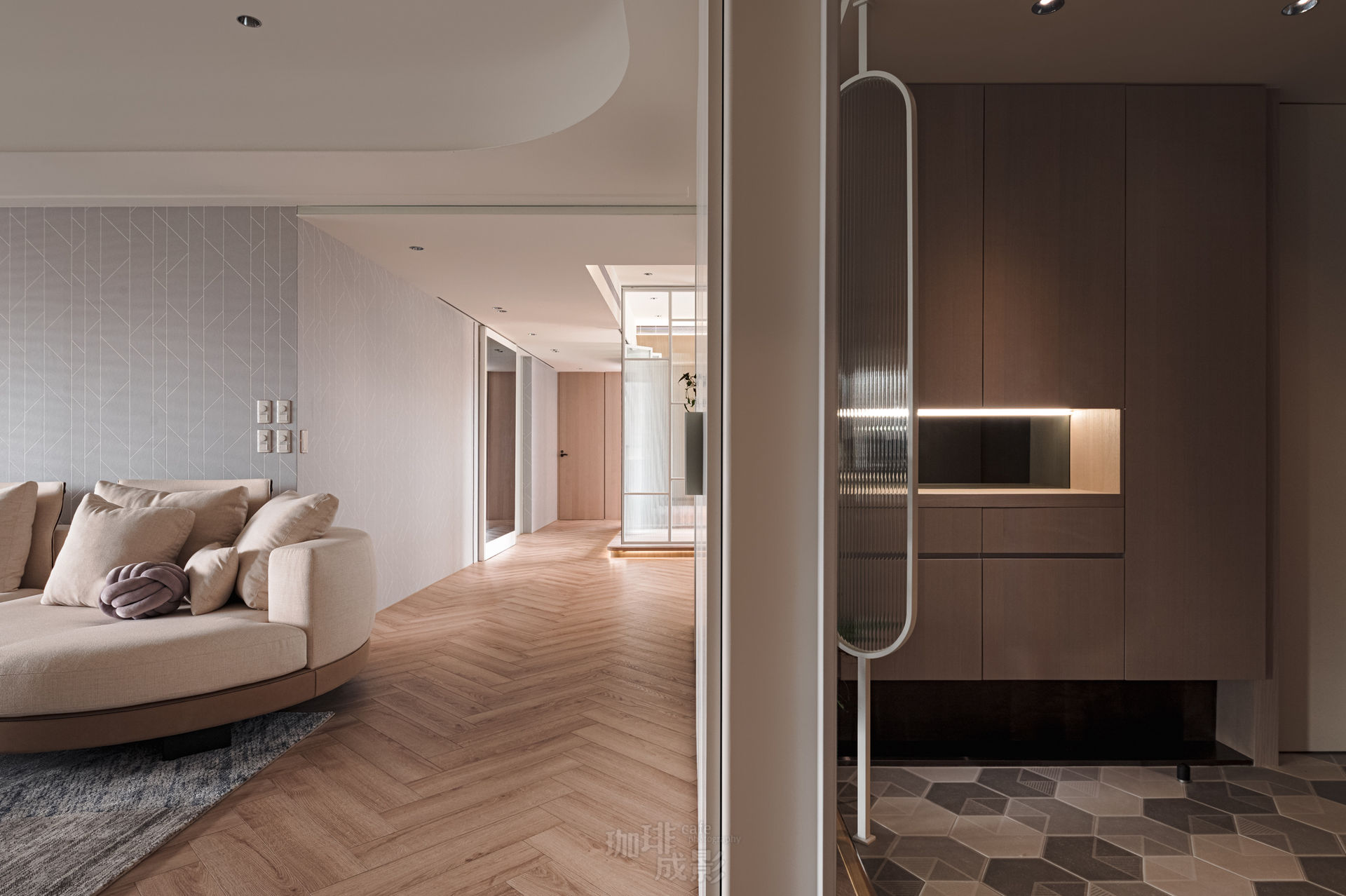 玄關與客餐廳通道