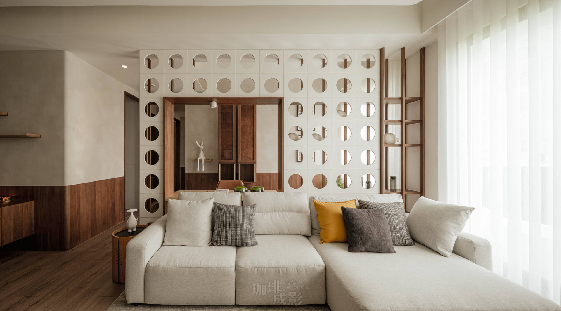 沙發正面與書房屏風