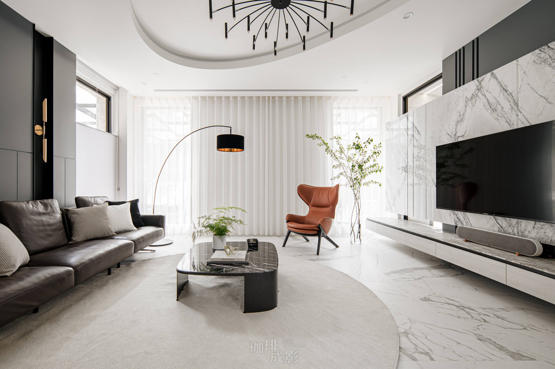 客廳落地窗正面全景