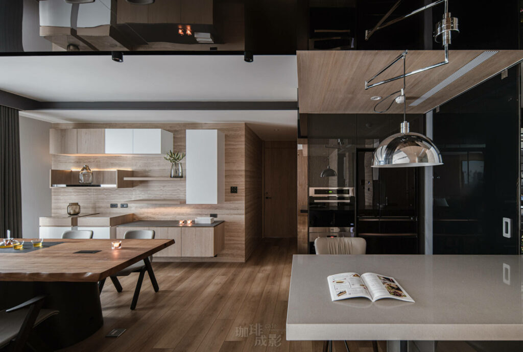 廚房與餐桌正面廣角