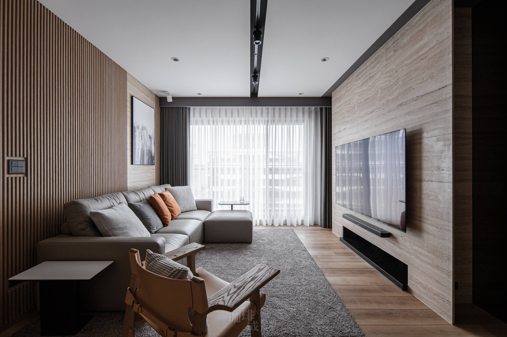 客廳正面落地窗