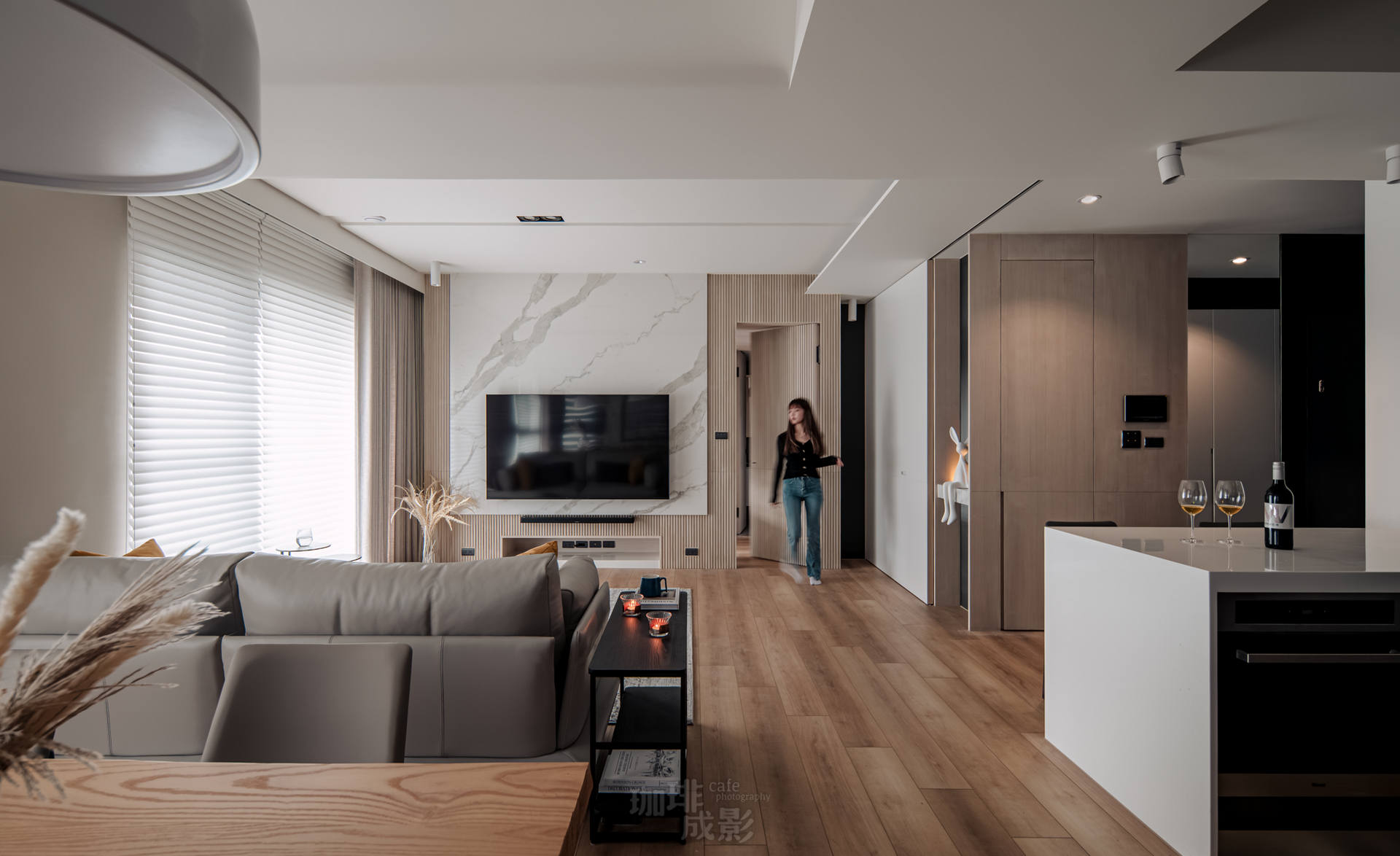 客廳電視牆人物情境