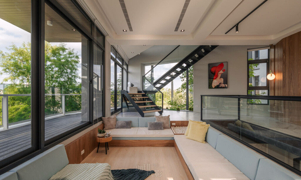 客廳落地窗正面全景