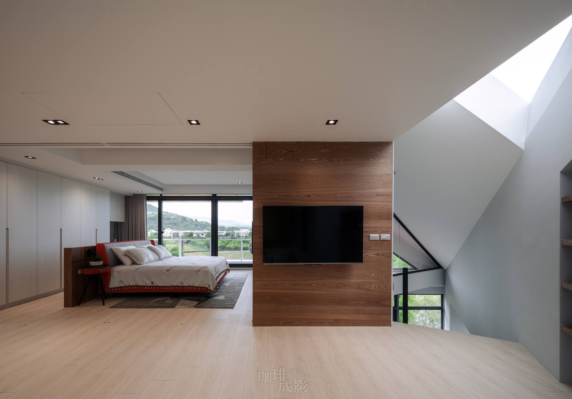 二樓主臥正面廣角