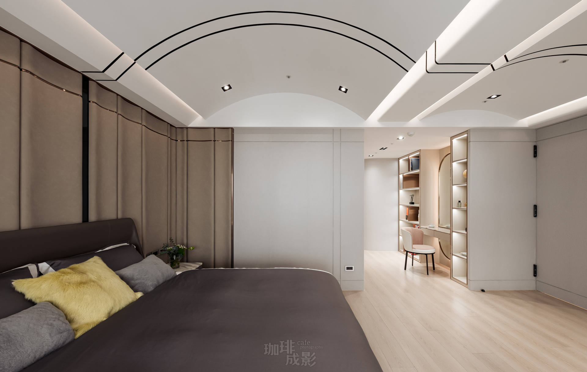 主臥更衣室入口